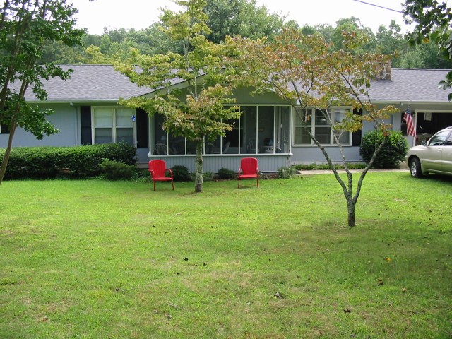 Lee and Lottie Davenport's home in Mentone, Alabama.  This picture was taken in 2003 but is representative of the way that the home looked in the mid 1980's.